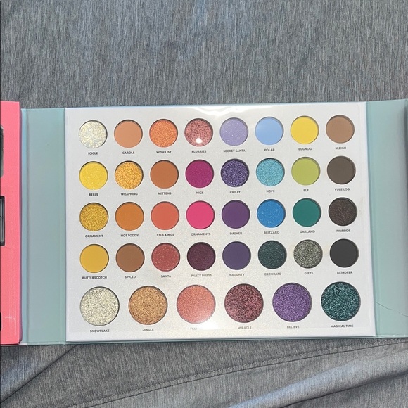 Profusion Cosmetics Merry Moments 44-Piece Makeup Kit - Picture 5 of 8